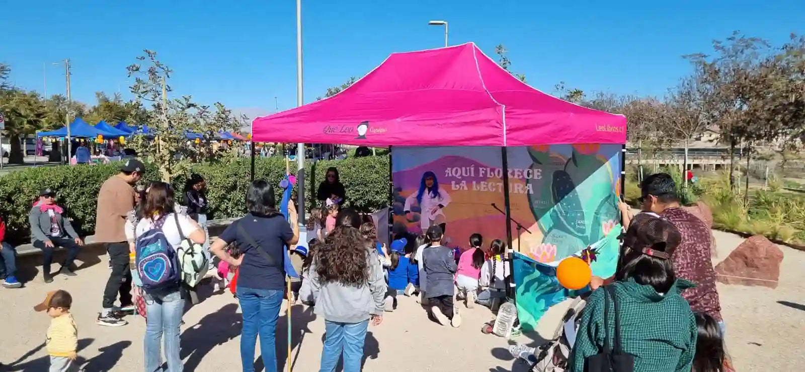 Gran afluencia de público en la segunda versión del Paseo de Libros en Kaukari! 🌸📚